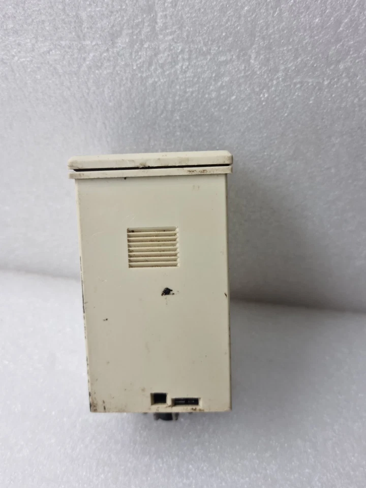 FUJI ELECTRIC PYZ4 PYZ4TAY2-0Y TEMPERATURE CONTROLLER PYZ4TAY20Y